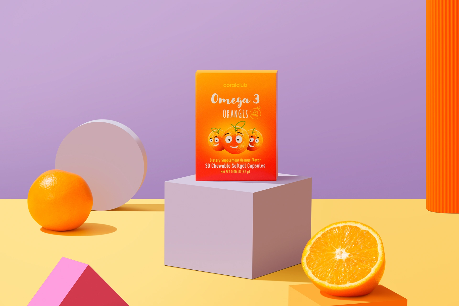 Капсулы Omega 3 Oranges в лайфстайл-окружении со свежими апельсинами