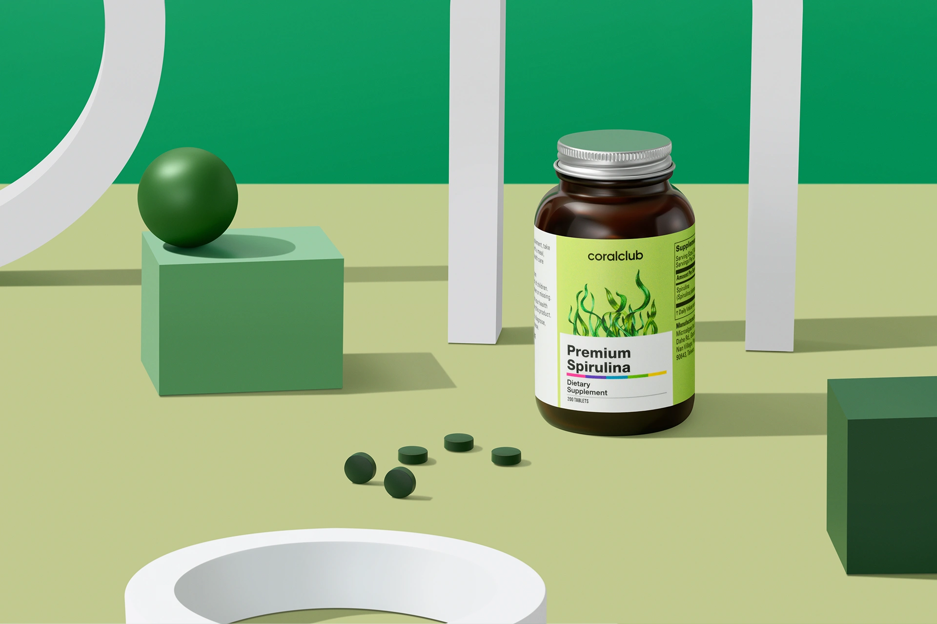 Баночка Premium Spirulina в эстетичном лайфстайл-окружении на столе